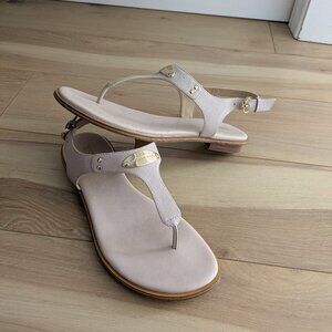 Authentic Michael Kors Plate Thong Sandle in Ballet Pink Women's Size 7.5